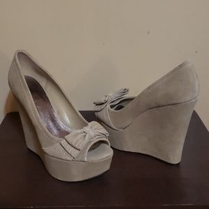 Peep Toe Suede Plateform Wedge Shoe